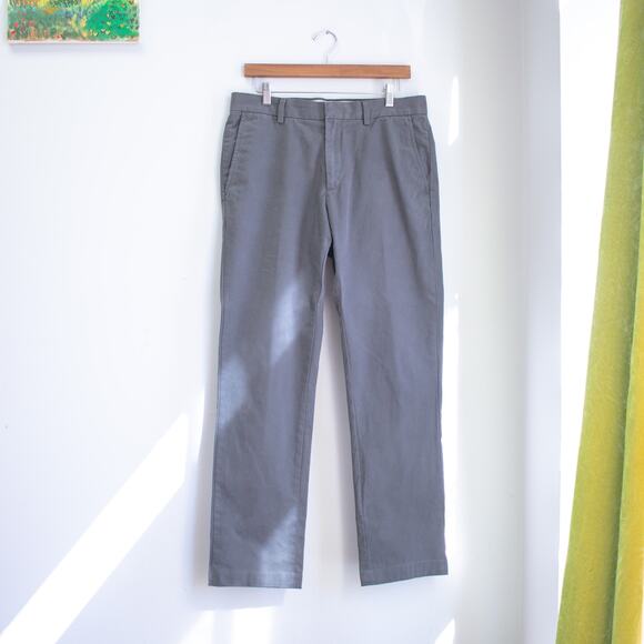 Banana Republic Men's 32x32 Gray Straight Leg Chinos - Picture 1 of 7